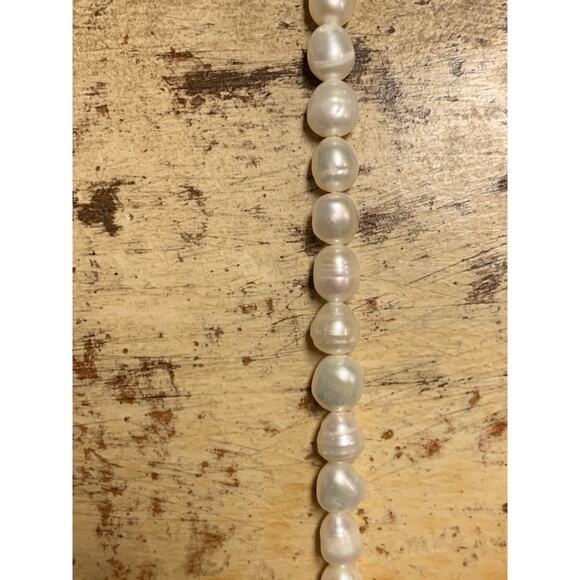 Strand of Ring Pearls with Vintage Gold Tone Clasp 25 Inches - Picture 3 of 5
